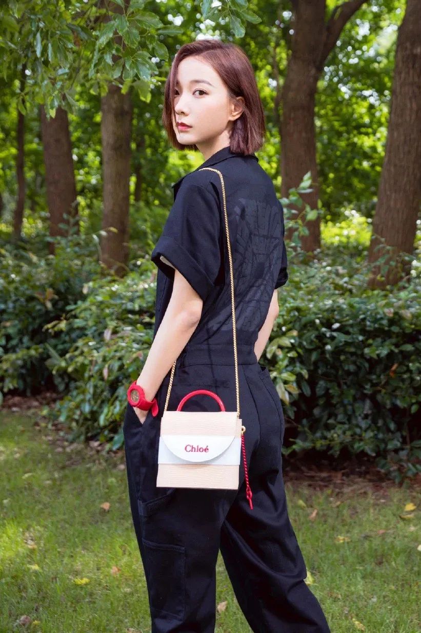 杨幂刘诗诗她们帅起来基本上没男人什么事了