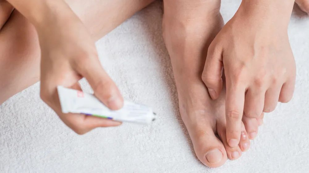 脱皮泛红敏感,脱皮泛红瘙痒怎么办