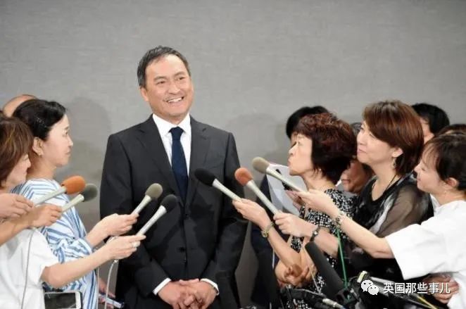 父亲出轨后续索赔12亿,父亲出轨了母亲要离婚