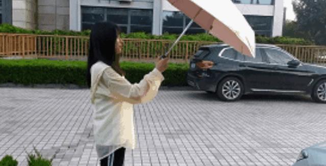厉害了!这把伞一键自动开收伞,能抗8级大风