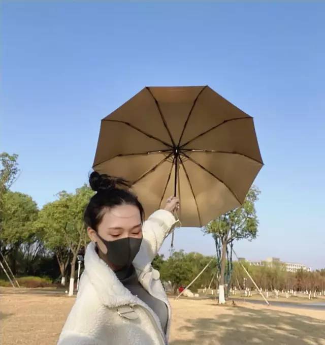 厉害了!这把伞一键自动开收伞,能抗8级大风