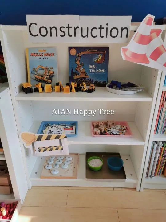 这个简单的柜子，居然包办了我家娃的早教