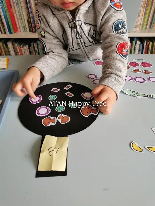 这个简单的柜子，居然包办了我家娃的早教