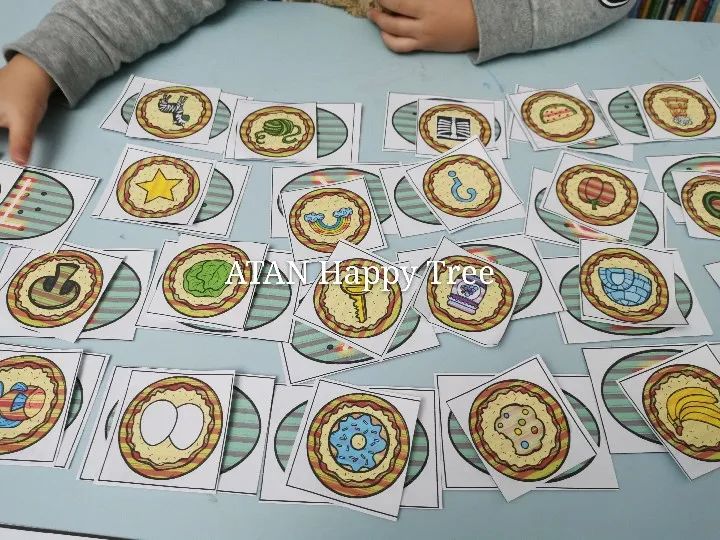 这个简单的柜子，居然包办了我家娃的早教