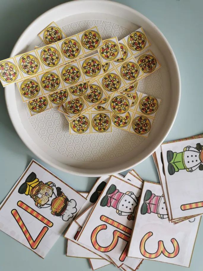 这个简单的柜子，居然包办了我家娃的早教