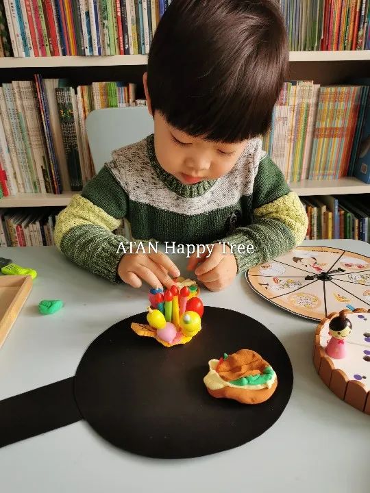 这个简单的柜子，居然包办了我家娃的早教