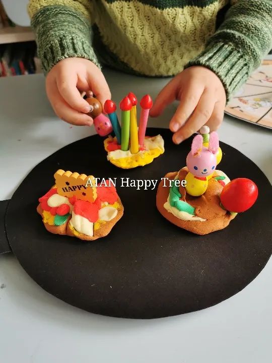 这个简单的柜子，居然包办了我家娃的早教