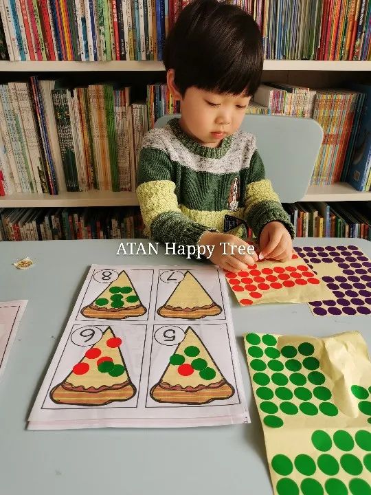 这个简单的柜子，居然包办了我家娃的早教