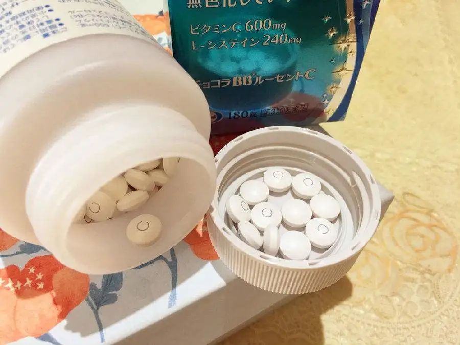 深扒明星美白抗衰秘籍！比防晒管用1000倍！4周逆袭成白皮，悄悄瘦掉8斤