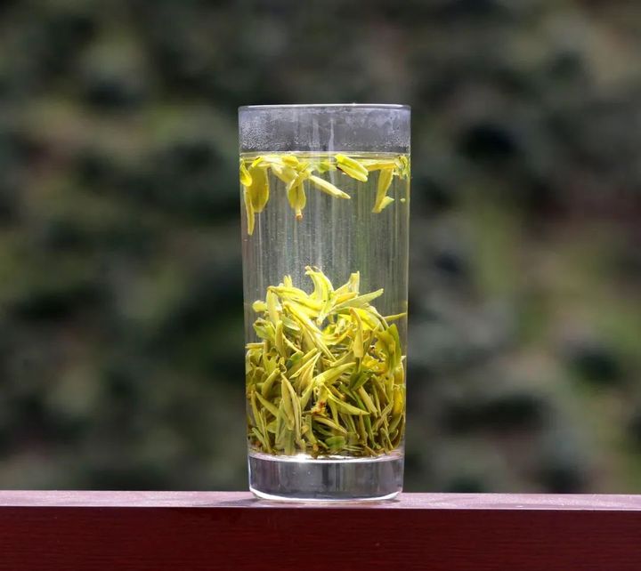 好茶不怕晚，好茶很好喝……今年不容易，好茶还不贵！“特惠版”东坑“雨前茶”今天上线