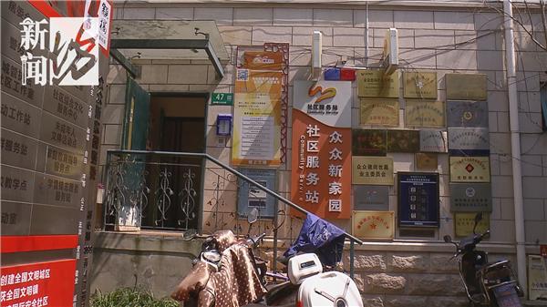 对着你吐痰的老头怎么治,上海一老人每天朝邻居家吐痰