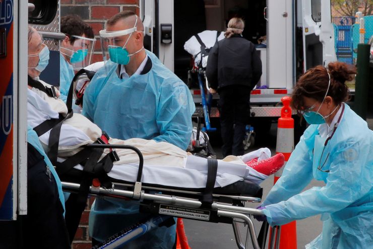 在美国感染新冠免费治疗吗,中国留学生在美国感染新冠怎么办