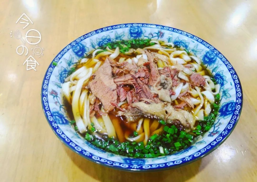 长沙米粉火热,长沙米粉排队30米