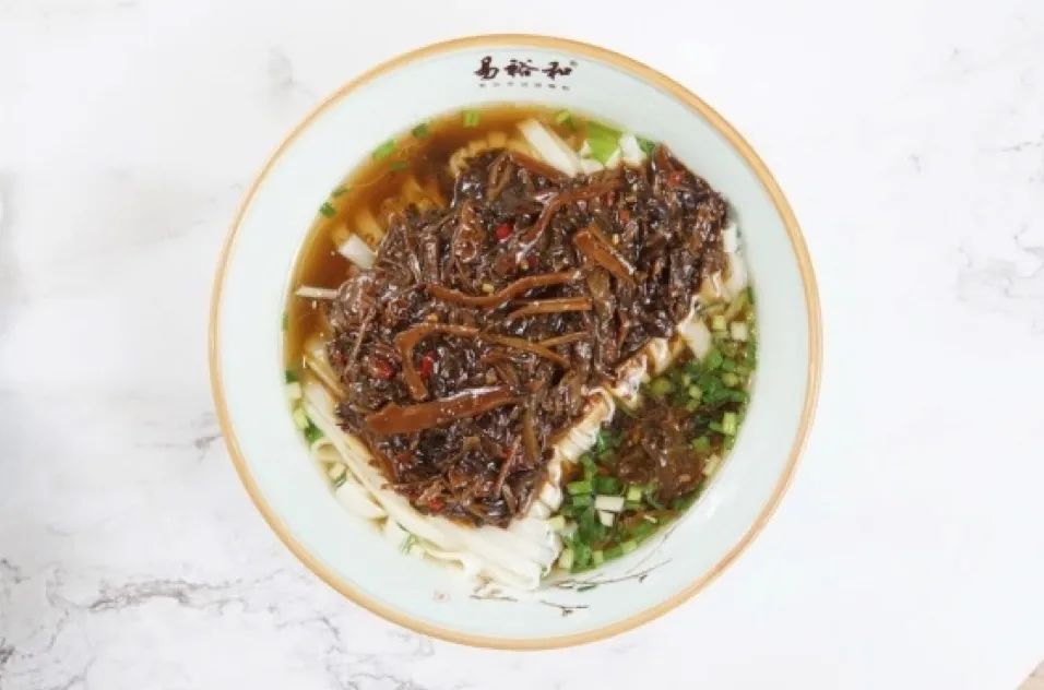 长沙米粉火热,长沙米粉排队30米