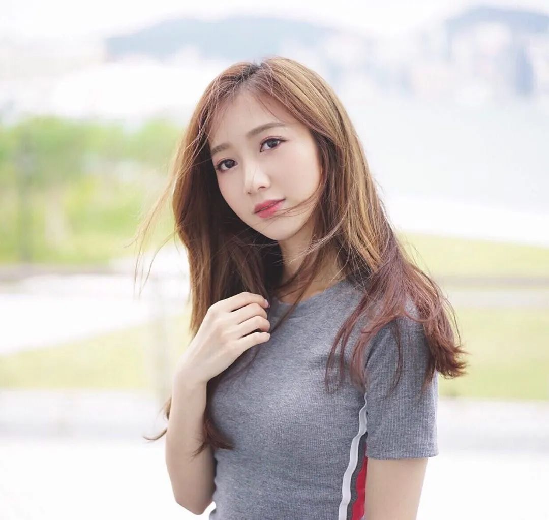 何依婷处女剧弹起,164唔够90斤!同届雷庄儿宜家做紧咩呢?