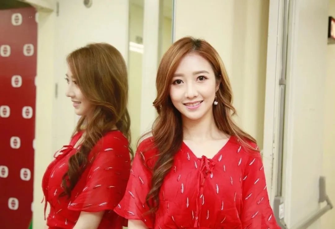 何依婷处女剧弹起,164唔够90斤!同届雷庄儿宜家做紧咩呢?