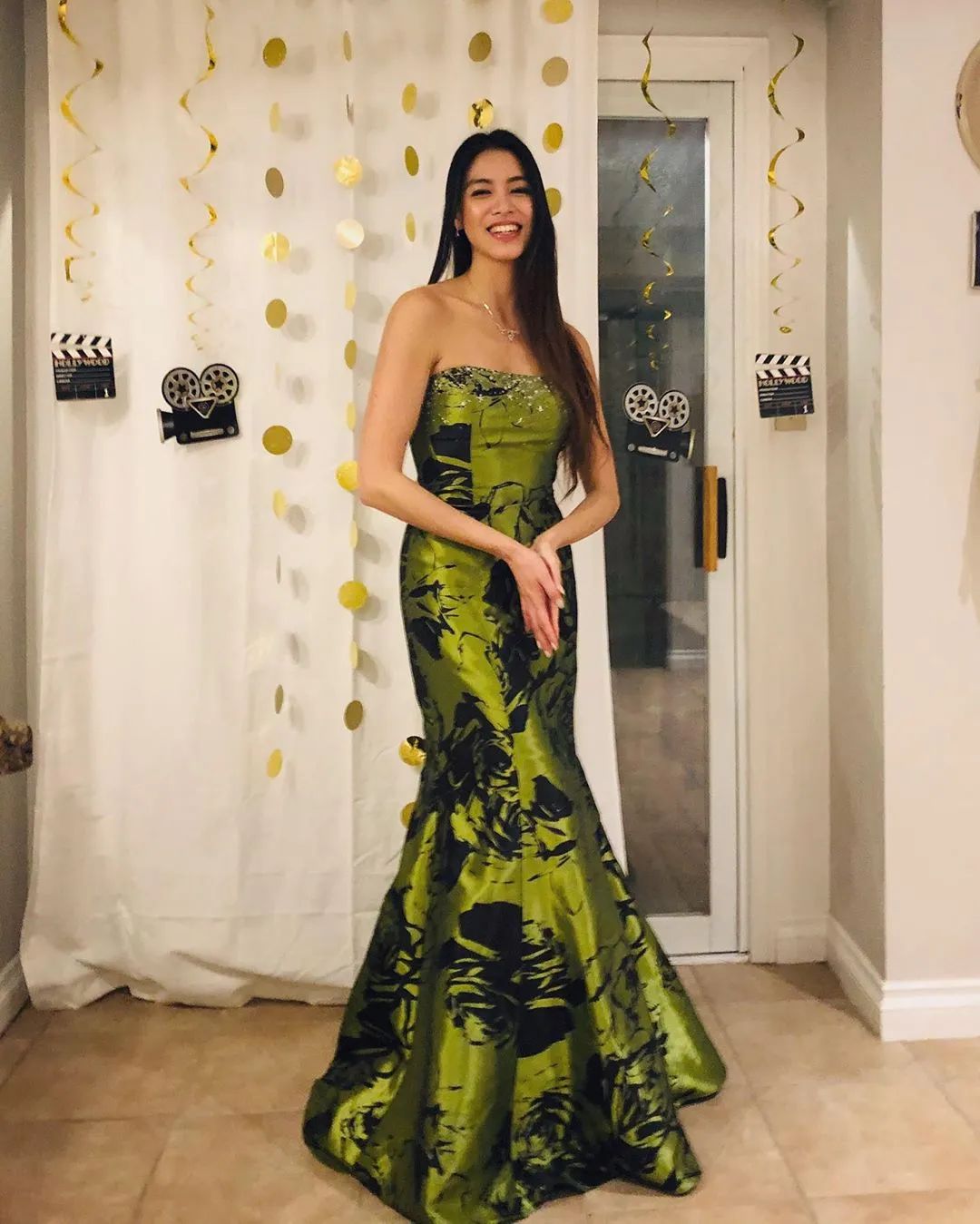 何依婷处女剧弹起,164唔够90斤!同届雷庄儿宜家做紧咩呢?