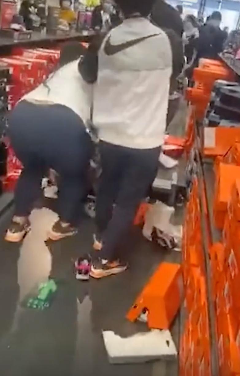 北京首创鞋店打架事件,北京首创奥莱鞋店打架事件