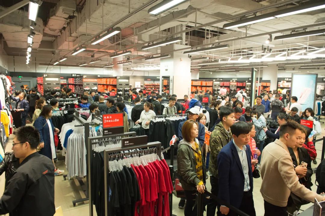 消费券还能这么用?509元买到吊牌价1990元的衣服,这家商场“下血本”了