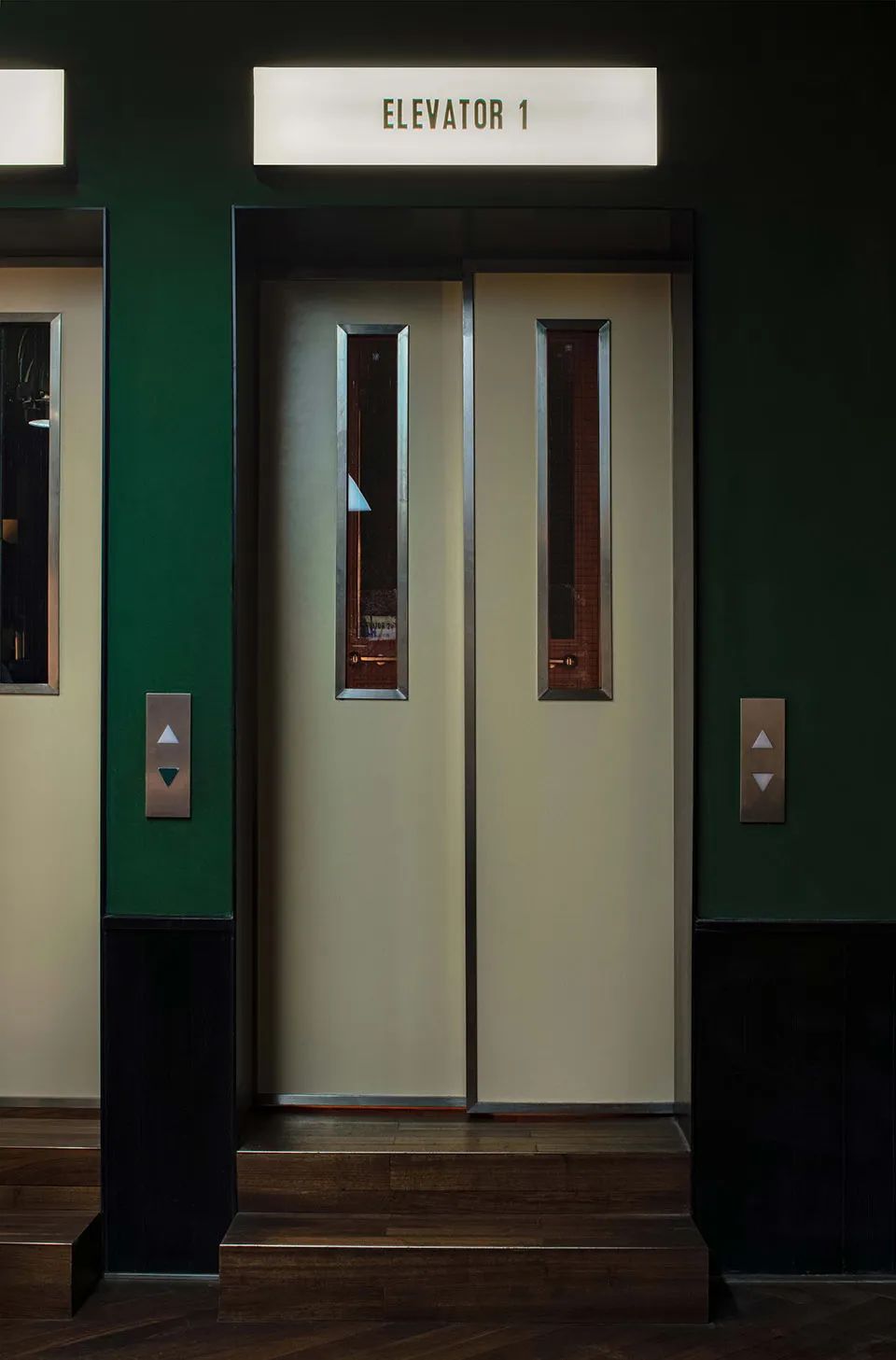 新作|结合欧式车厢和美式办公室风格-成都“π酒吧”/iZDesignStudio