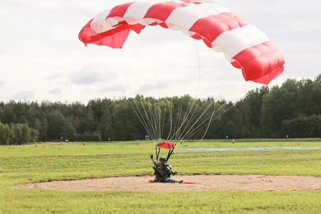 从天而降的教程,如何做从天而降的效果