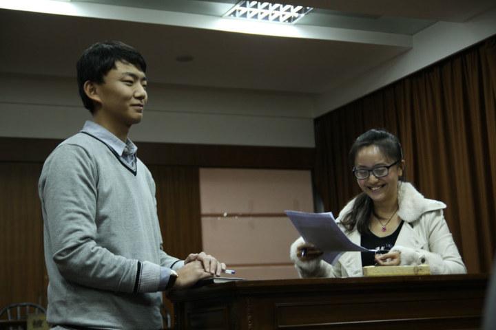 自制礼服,爱打篮球,云课堂教人抗疫……建德航空小镇这位“硬核”机长成网红