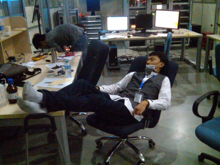 自制礼服，爱打篮球，云课堂教人抗疫……建德航空小镇这位“硬核”机长成网红