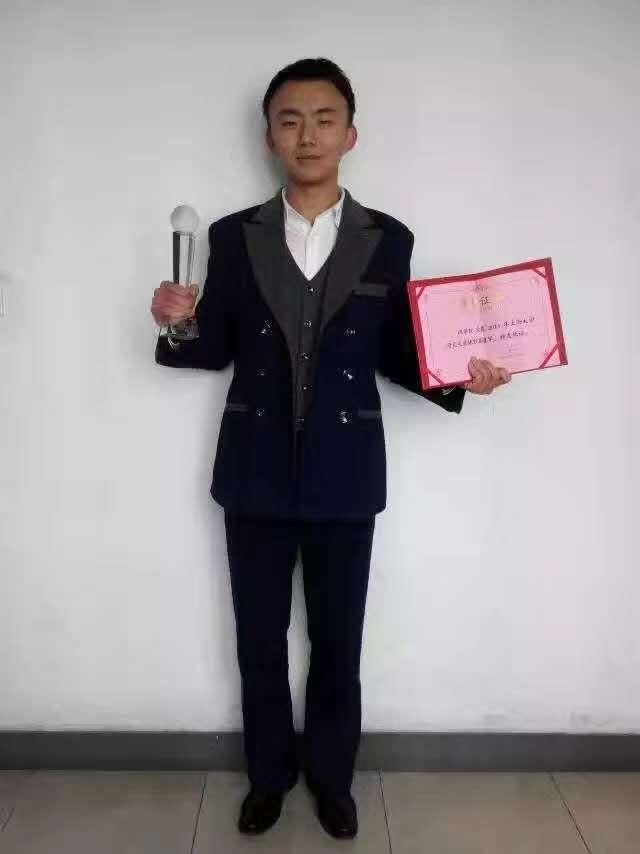 自制礼服,爱打篮球,云课堂教人抗疫……建德航空小镇这位“硬核”机长成网红