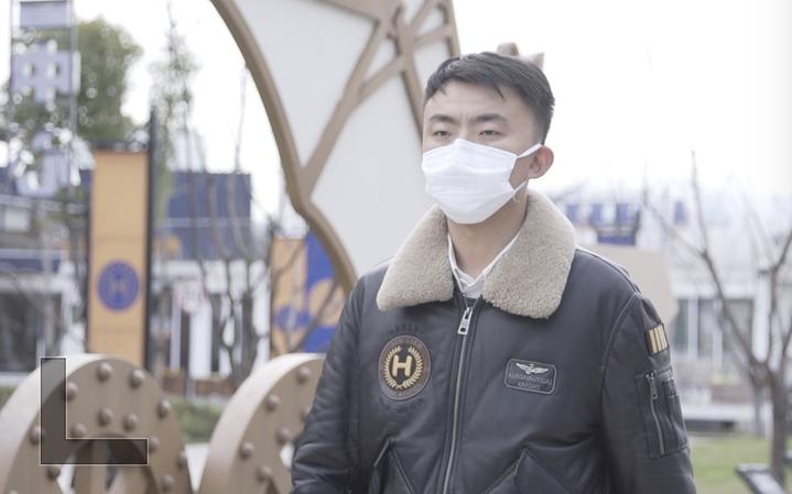 自制礼服,爱打篮球,云课堂教人抗疫……建德航空小镇这位“硬核”机长成网红