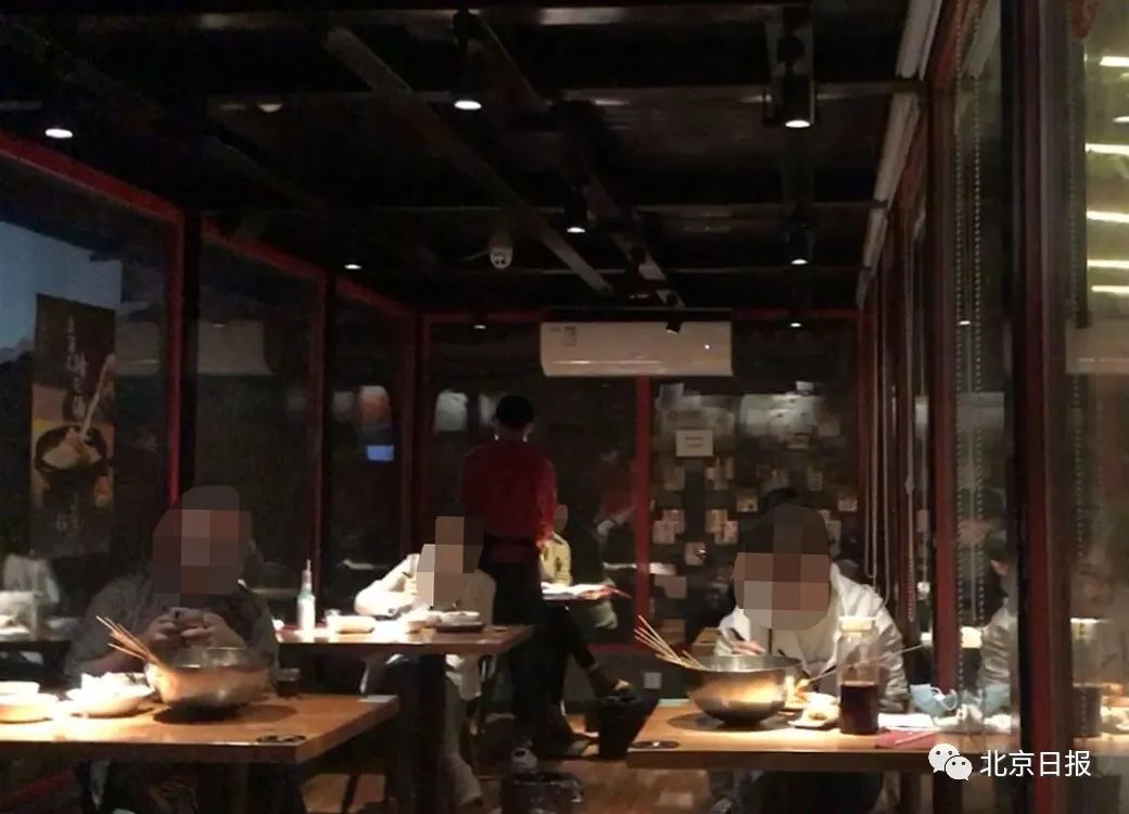 每次饭局都很尴尬,一桌人吃饭尴尬怎么办