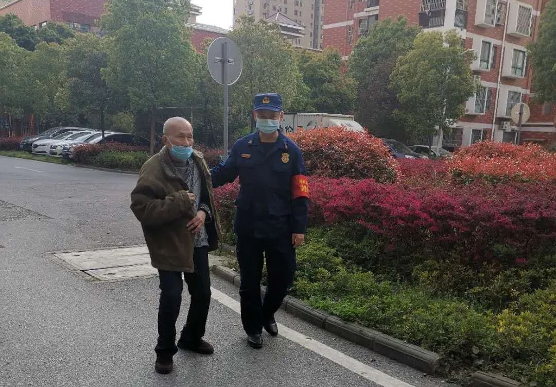 火焰蓝扛起一线防疫消杀大旗,援汉火焰蓝温暖硚口战疫