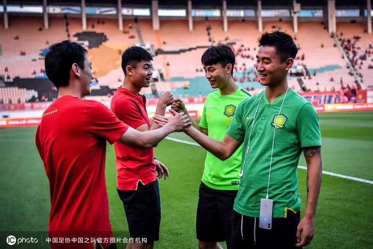 ICTalk｜拍摄一场国足比赛，我要按4000次快门