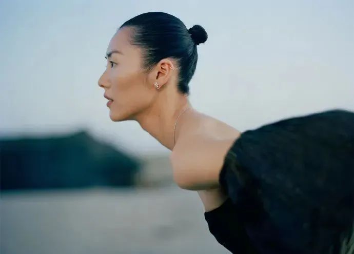 练锁骨一字肩的动作,练肩膀和背锁骨的动作