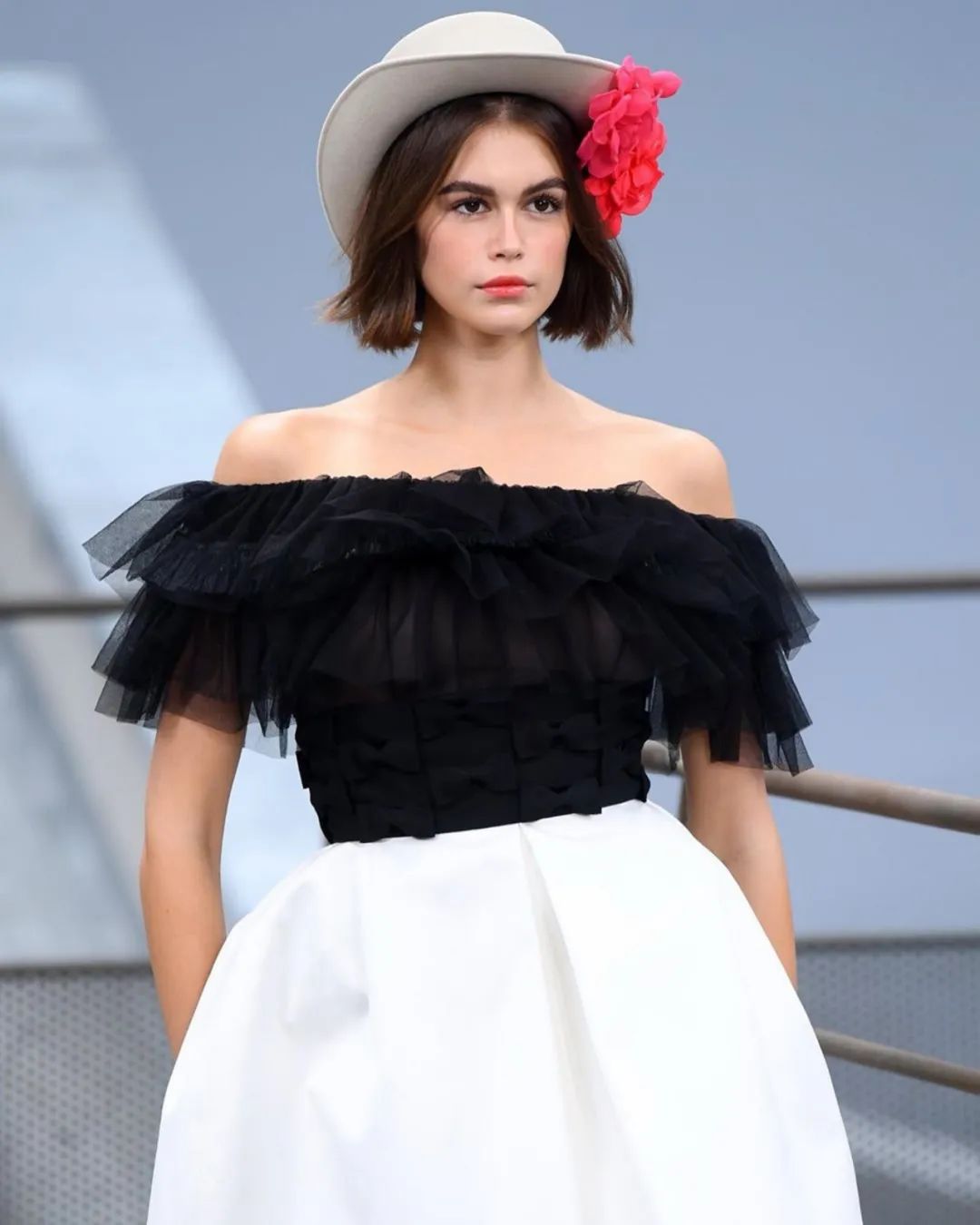 练锁骨一字肩的动作,练肩膀和背锁骨的动作