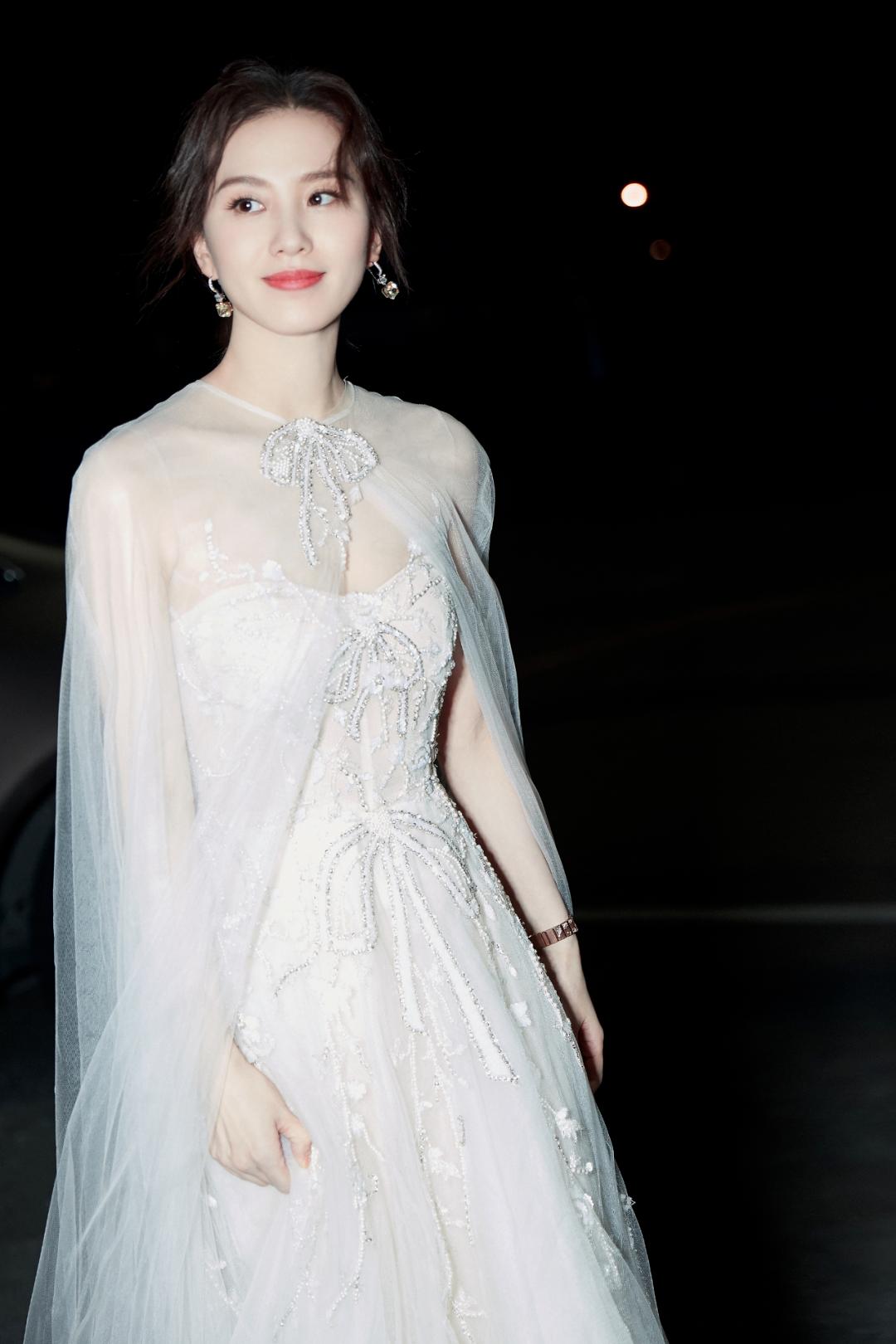 练锁骨一字肩的动作,练肩膀和背锁骨的动作