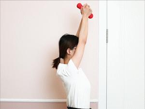 练锁骨一字肩的动作,练肩膀和背锁骨的动作