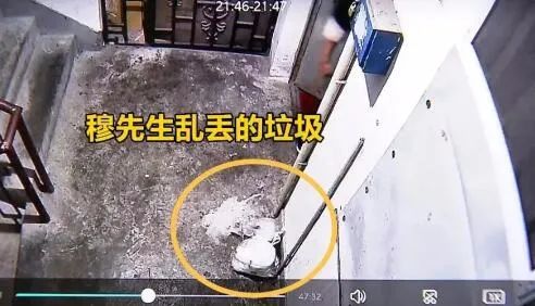 邻居家老人吐痰怎么办,对门邻居往自己家门口吐痰怎么办