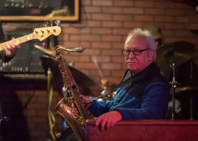 全球因新冠肺炎死亡的名人,感染新冠去世的10位明星