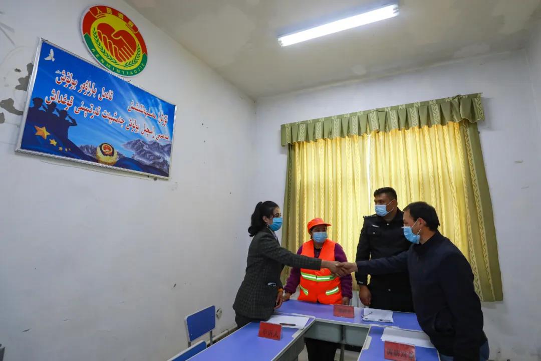 运送物资，化解纠纷，治安巡逻……这群“石榴大妈”很“吸粉”！