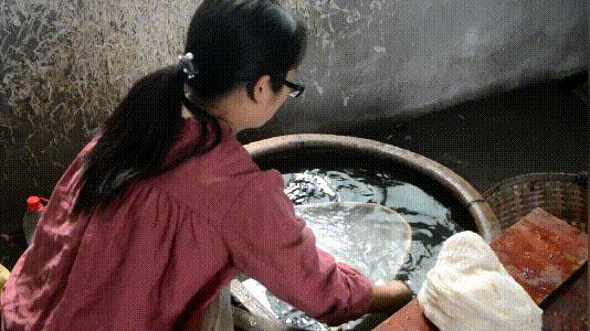 蚕丝被被曝光了！长期盖蚕丝被的人发生了惊人变化...没看的赶紧看看吧