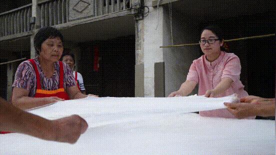 蚕丝被被曝光了！长期盖蚕丝被的人发生了惊人变化...没看的赶紧看看吧