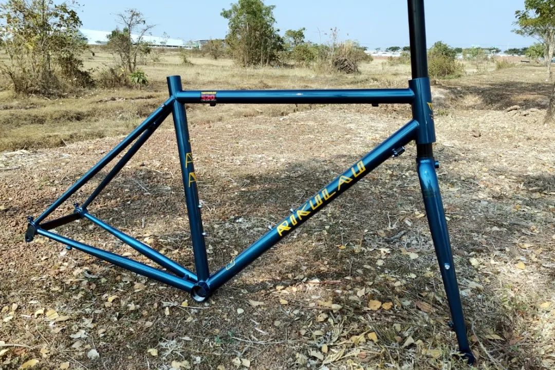 简单通勤的公路车,极简主义的公路车