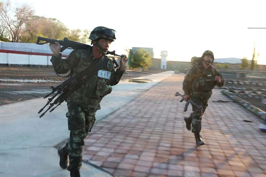 穿衣显瘦脱衣有肉下一句,穿衣显瘦脱衣有肉啥意思