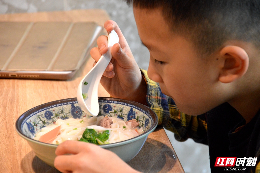 湖南米粉大擂台哪个最好吃,嗦一碗正宗湘潭米粉