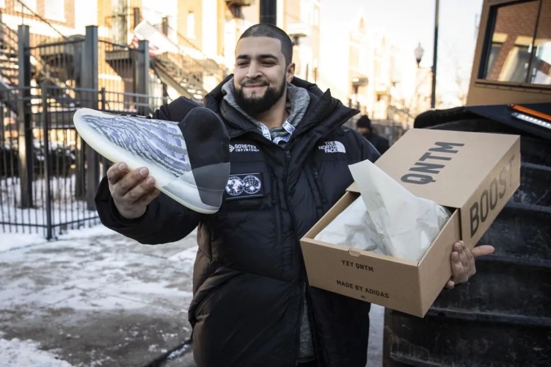 侃爷允许耐克复刻yeezy,侃爷的耐克大红色yeezy