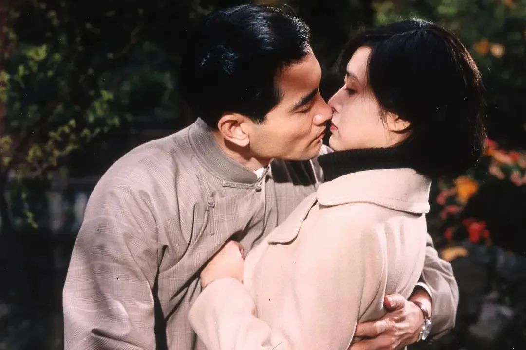 张爱玲的红玫瑰与白玫瑰经典语录,红玫瑰与白玫瑰张爱玲讲的是啥