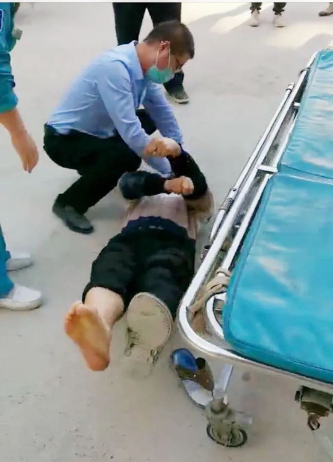 【帮扶故事】深中医支援广西隆林县医疗队员路边生死救援,成功抢救晕倒路人