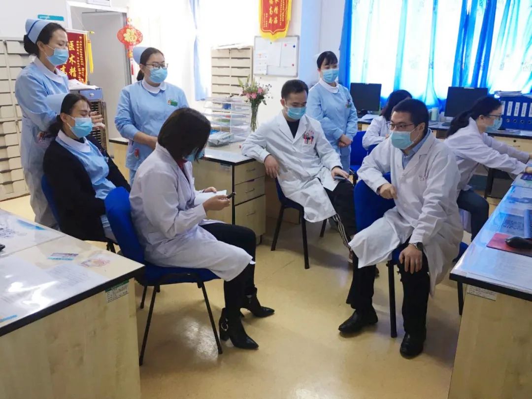 【帮扶故事】深中医支援广西隆林县医疗队员路边生死救援,成功抢救晕倒路人