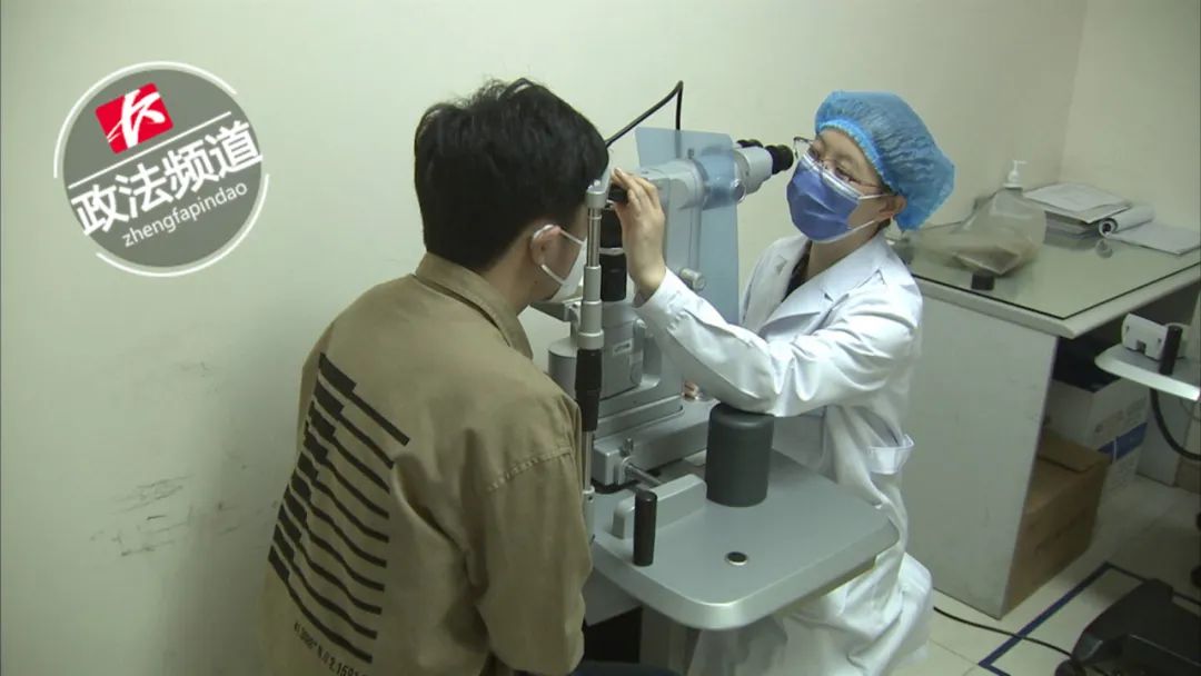 眼前有虫影在飘动是怎么回事,眼前出现重影怎么回事