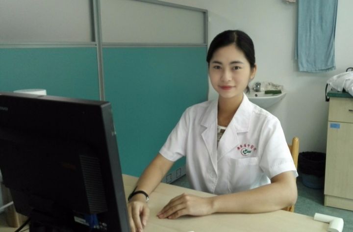 鼻炎流清水鼻涕鼻塞吃什么药,怀孕鼻炎犯了鼻塞睡不着怎么办